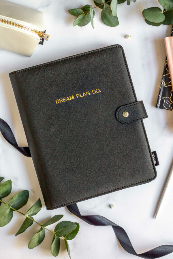 Ring binder from premium faux leather A5 – Happy Calendar planner 2025 (black)