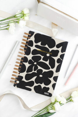 Happy Calendar planner spiral binding - Remember to smile 2025