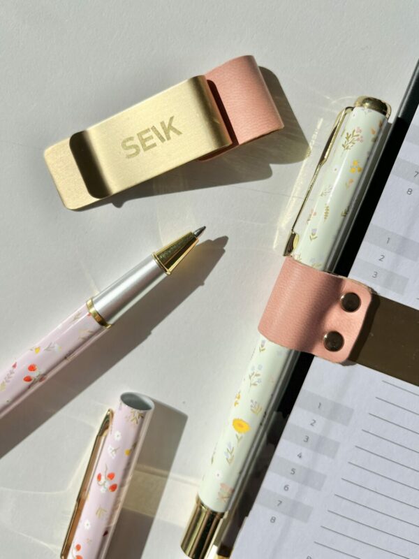 Pen loop - oh so pink! - Image 3