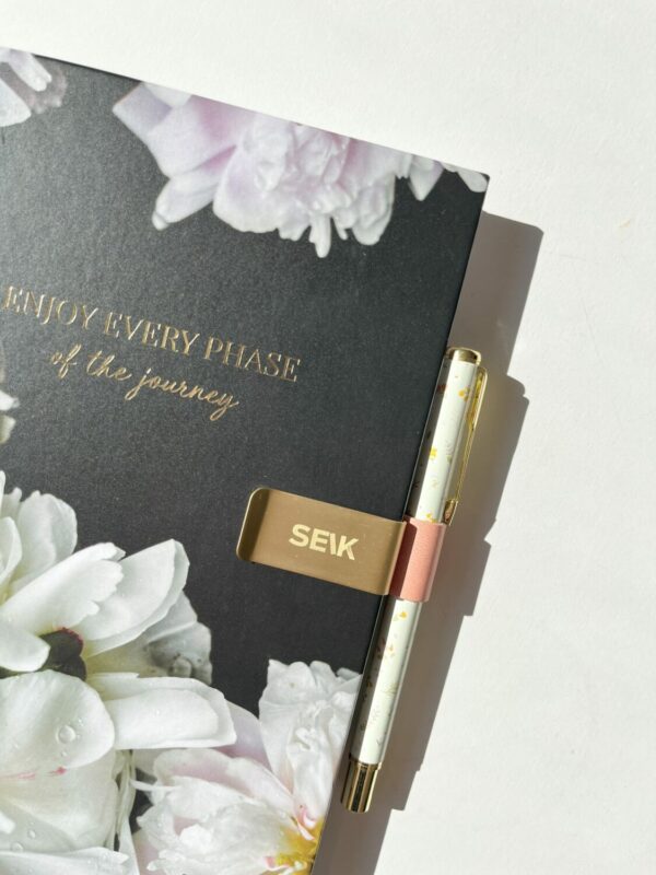 Pen loop - oh so pink! - Image 2
